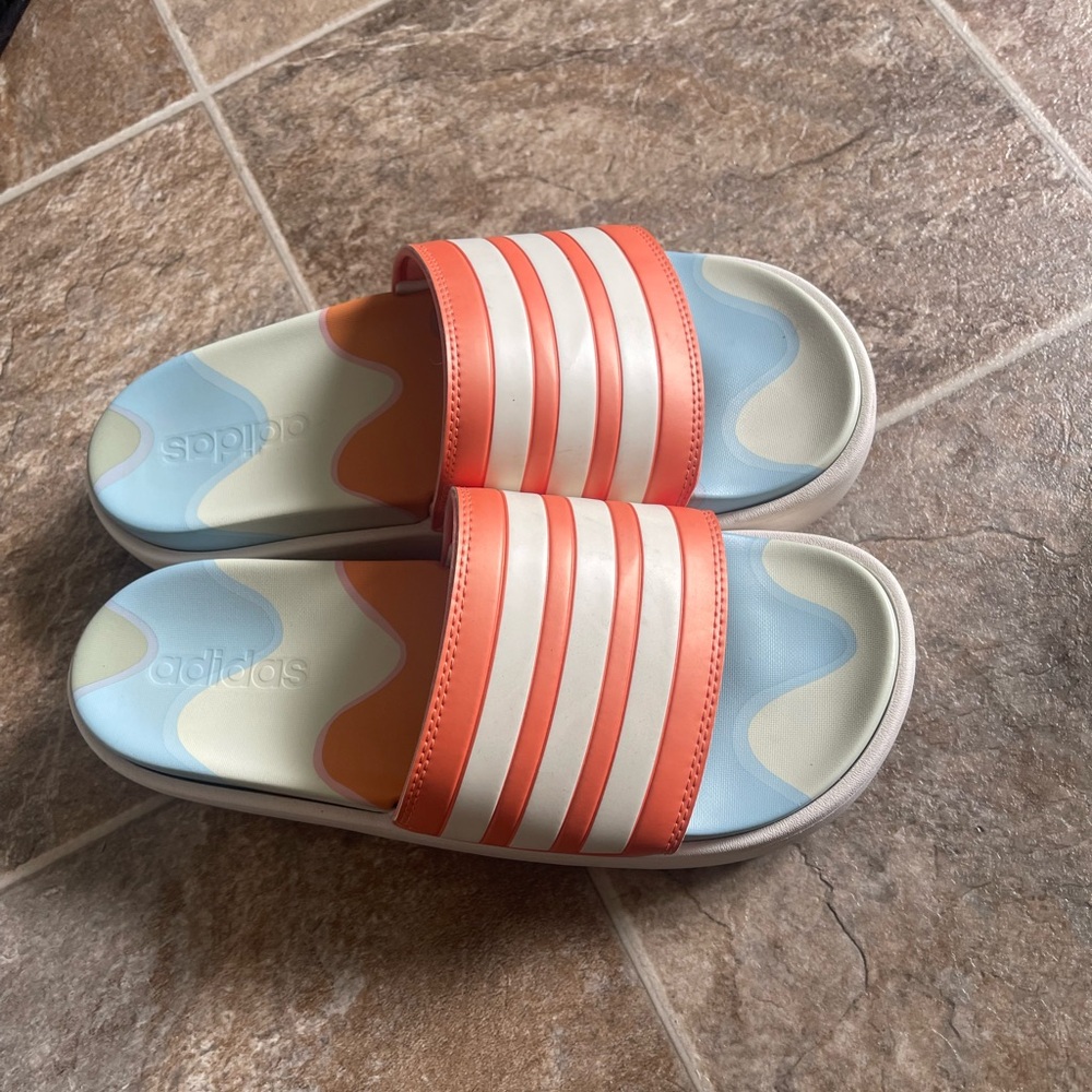 Platform Adidas slides